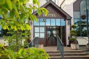 Four Seasons Hotel & Leisure Club